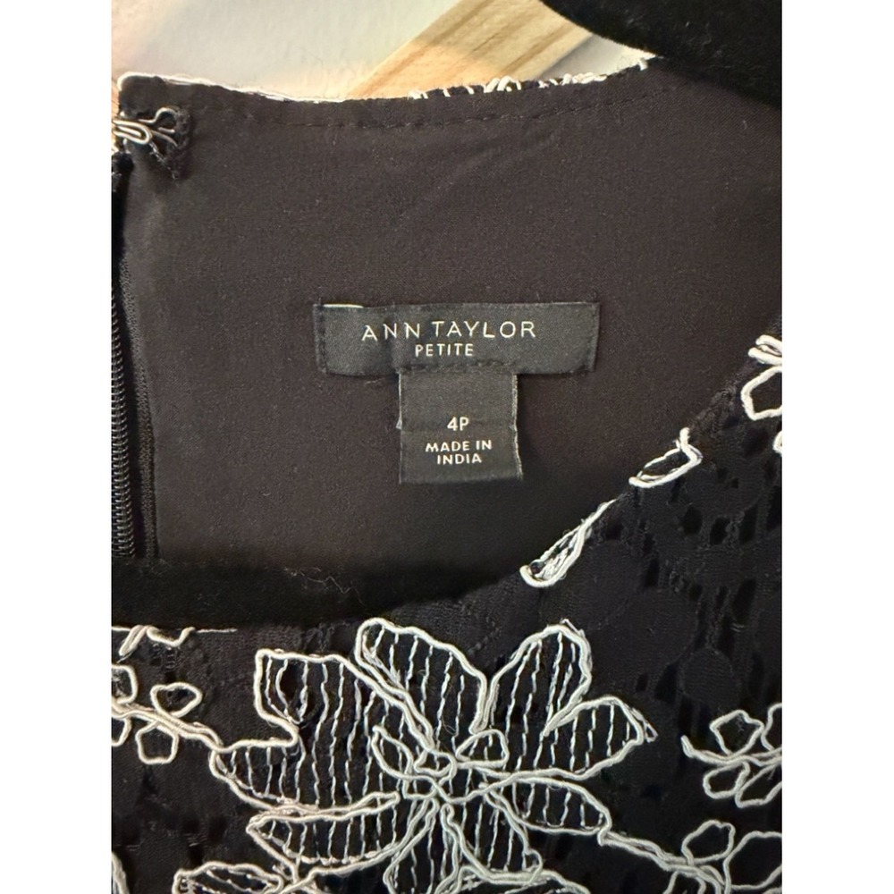 Ann Taylor Floral Embroidered Shift Dress Lace‎ 4P Black White - Picture 3 of 5